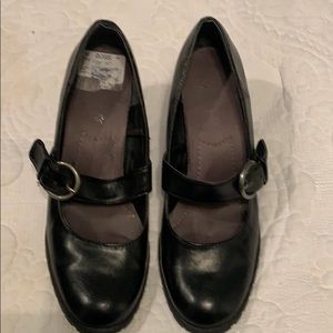 Aerosol black Mary Jane with heel